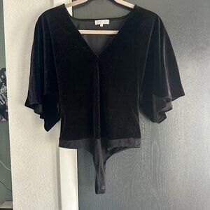 1. State Womens Black 3/4 Wide Sleeve Velour Bodysuit Size Small V Neck Elegant